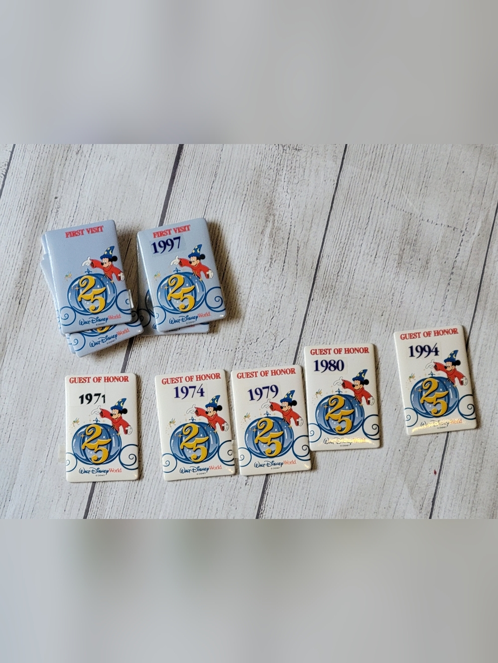 Walt Disney World 25th Anniversary Guest of Honor Collectible Pin - White/Blue